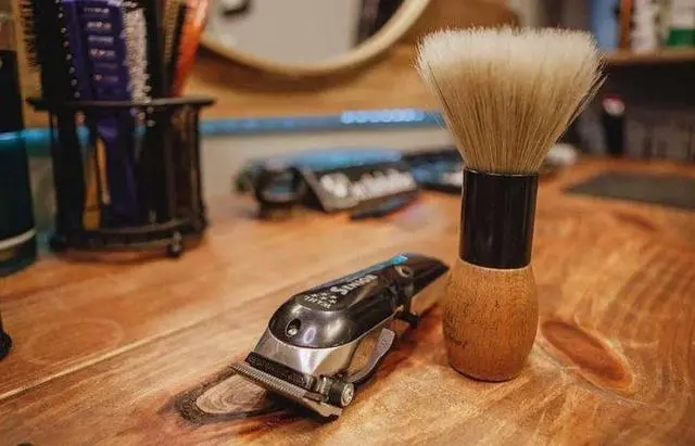 What should I pay attention to when purchasing electric hair clipper?