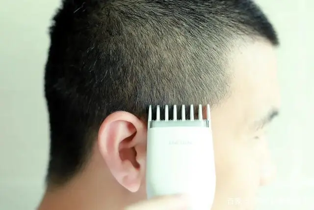 去理发店剪头发，这3句话别说，不然剪完可能“大跌眼镜”